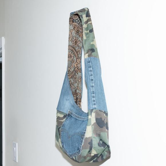 Upcycled hobo bag / shoulder bag - Picture 3 of 8